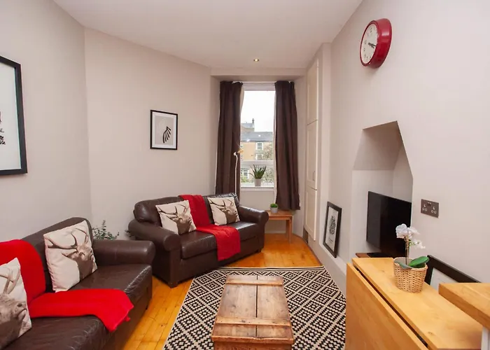 Beautiful 2 Bed Apartment Rose St