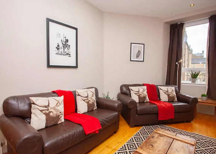 Beautiful 2 Bed Apartment Rose St