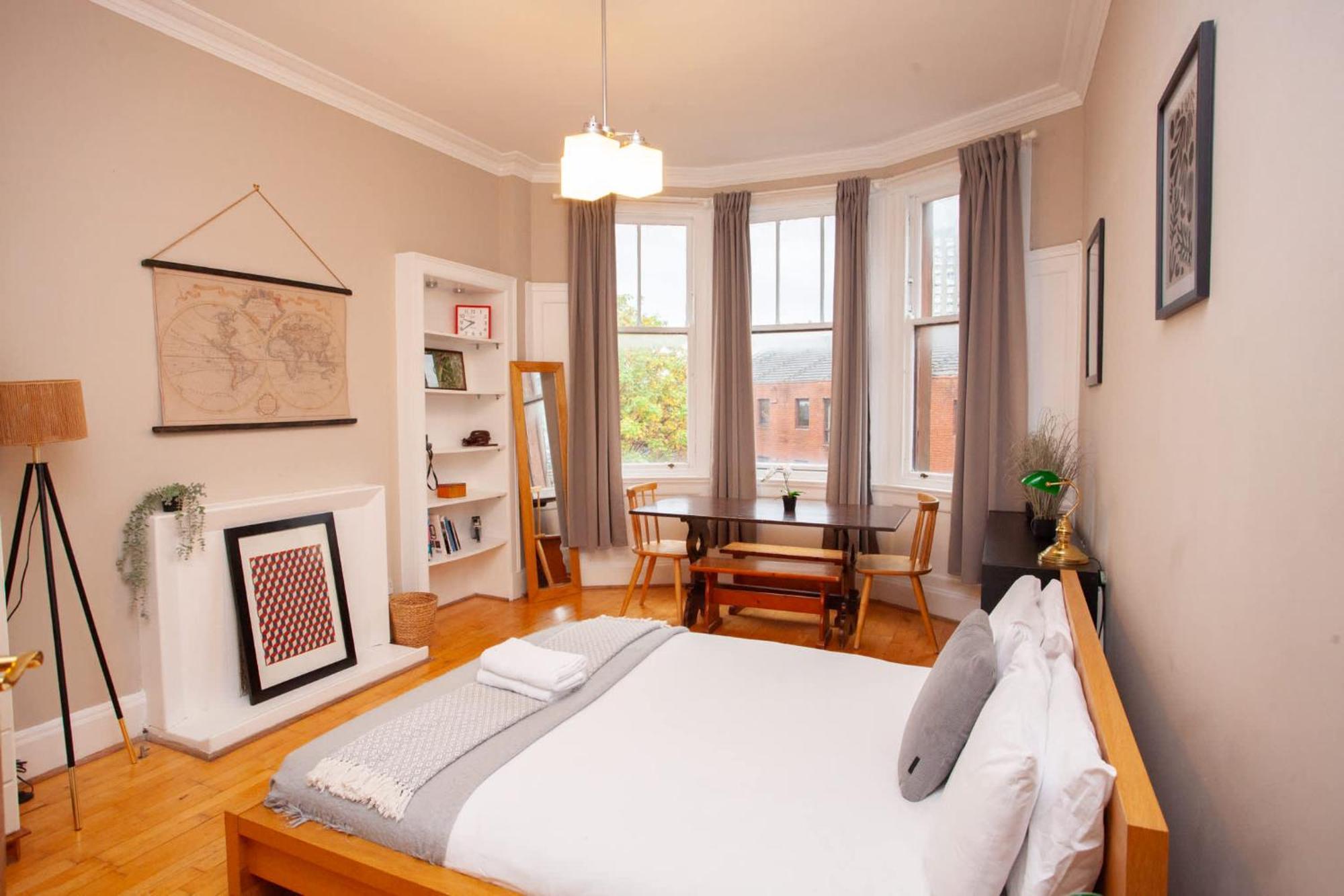 Beautiful 2 Bed Rose St Apartment